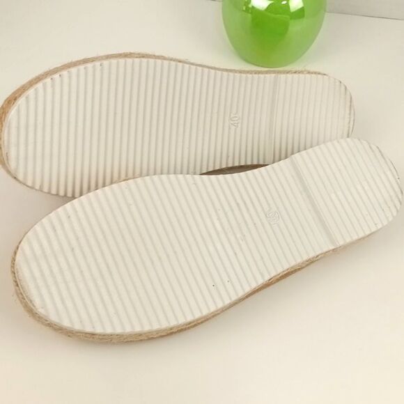 Women's Tan Slip On Faux Sued Loafers with Gold Chain Accent Sz 9 (40) - Picture 12 of 13